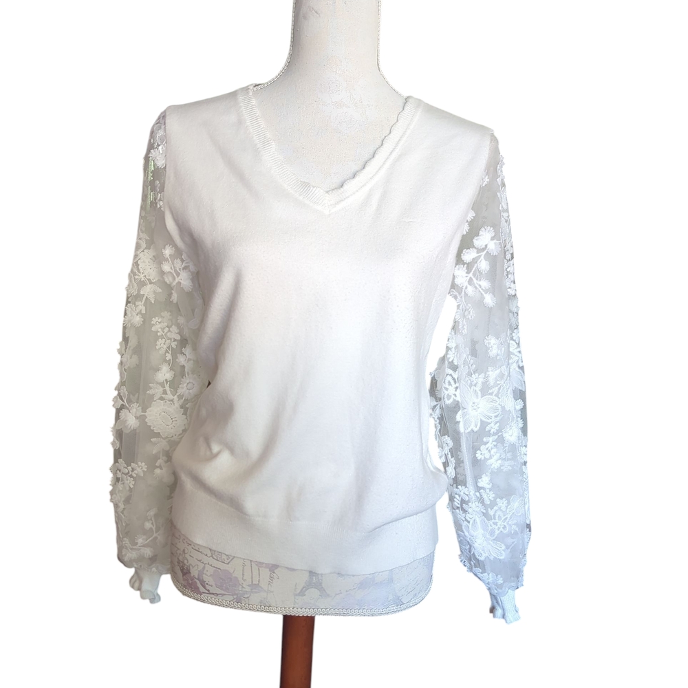 Elegant White V-Neck Sweater with Lace Sleeves  Size M